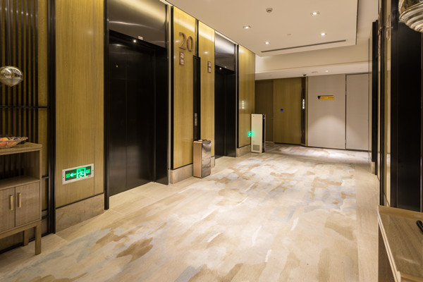 摄图网_500661324_酒店电梯走廊（企业商用）.jpg