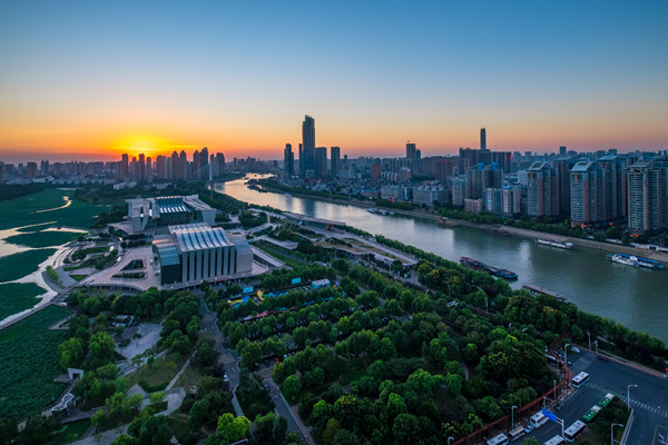 武汉2022年第二轮土拍结果-摄图网.jpg