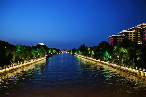 摄图网_501285802_江苏扬州京杭大运河夜景（企业商用）.jpg